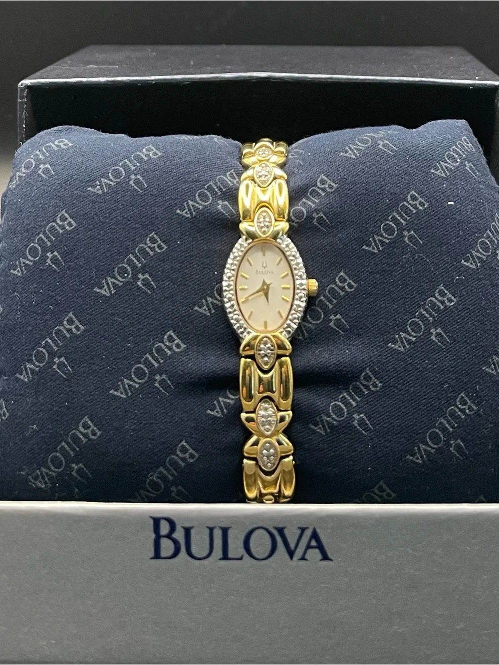 Vintage 2002 Bulova  A2 diamond watch. Mint Condition Crystal. Box & booklet